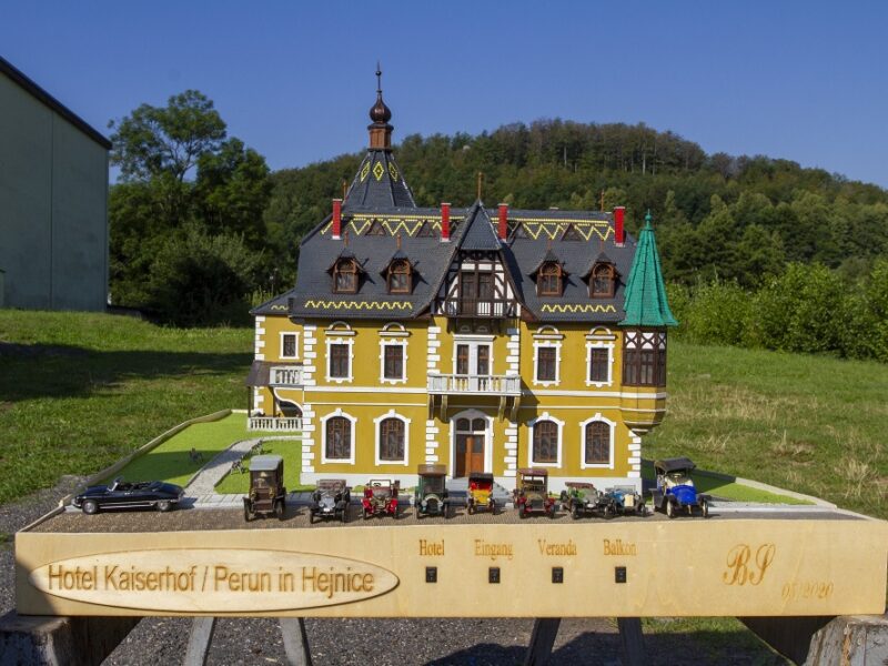 Zur Präsentation wurde das Modell am historischen Standort des Hotels Kaiserhof aufgestellt. Jetzt befindet es sich im Klostergelände. Foto: Petr Bíma