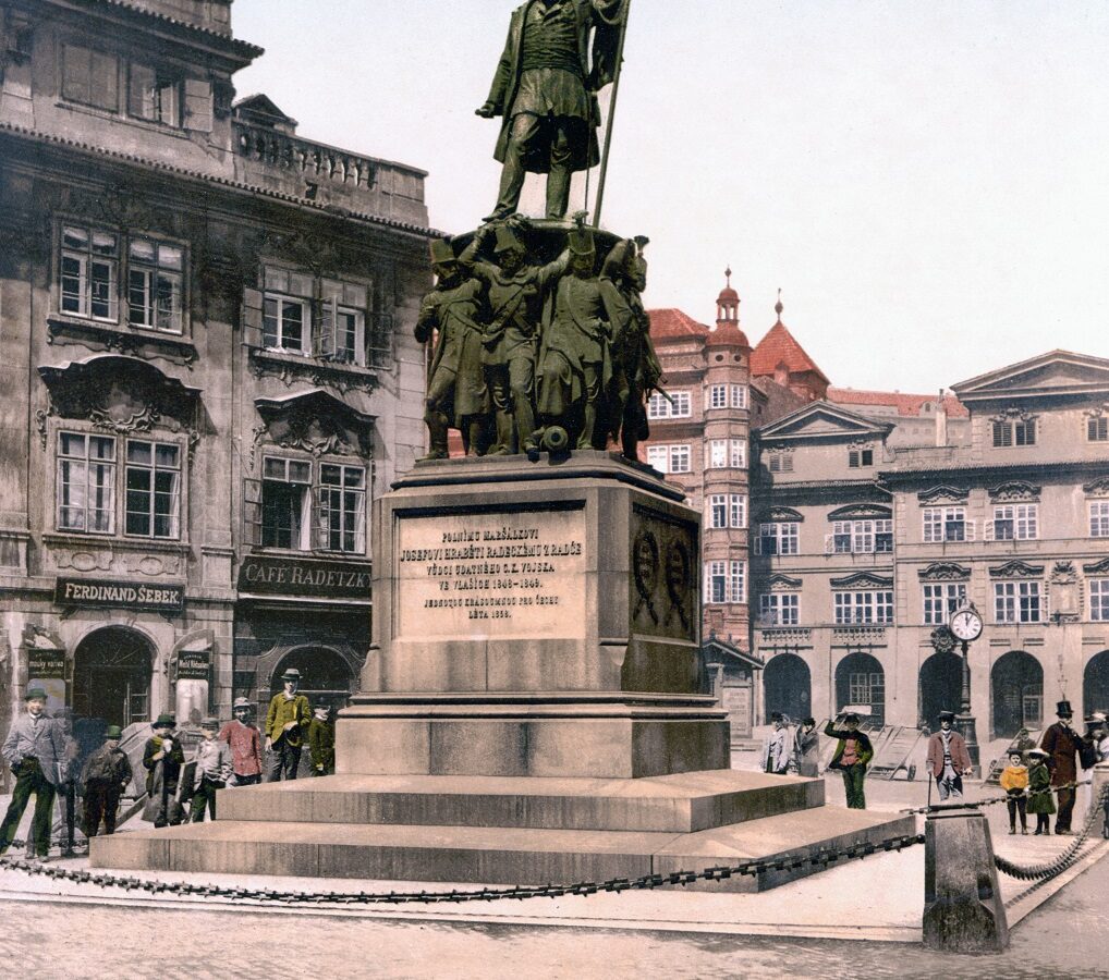 Das Radetzký-Denkmal auf der Prager Kleinseite um 1900. Foto: Wikimedia Commons (gemeinfrei)