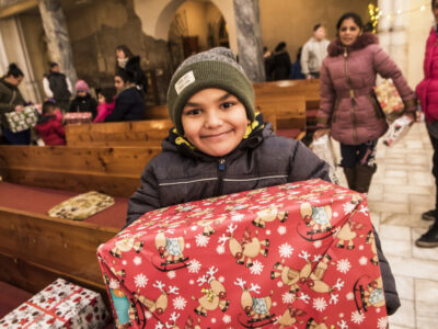 Seit 2011 vermittel die Diakonie Tschechien mit der Aktion "Weihnachten im Schuhkarton" Geschenke an Kinder aus finanziell schwachen Familien. Foto: Diakonie Tschechien