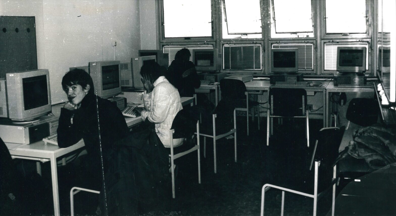 1992 erhielt die Deutsche Schule Prag den ersten Computer. Heute gibt es ganze iPad-Klassen. Foto: Archiv der Deutschen Schule Prag