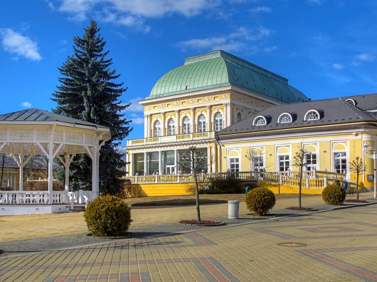 Das Casino an der Kurallee in Franzensbad. Foto: Richard Huber, Franzensbad Casino, CC BY-SA 3.0