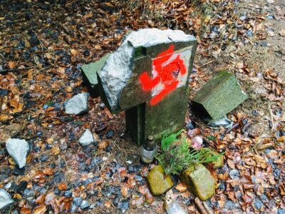 Im Februar wurde das Denkmal für sechs Böhmendeutsche geschändet, Foto: Petr Psota