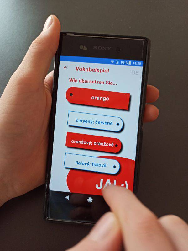 Die neue deutsch-tschechische Sprach-App „Do kapsy“ verbindet praktisches Wissen mit Spaß. Foto: Svenja Uihlein