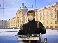 Tschechien ruft einen neuen Notstand aus. Im Bild: Regierungschef Andrej Babiš bei der Pressekonferenz am Sonntag. Foto: ČTK/Šimánek Vít