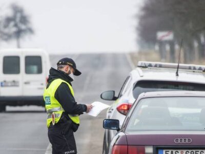 Die tschechische Polizei kontrolliert massiv, ob die neuen Maßnahmen eingehalten werden. Foto: ČTK/Chaloupka Miroslav