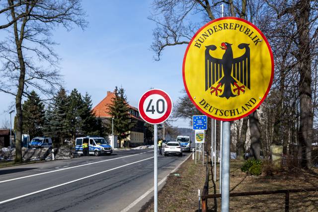 Rückfall in alte Zeiten. Zum zweiten Mal innerhalb eines Jahres Grenzkontrollen an der deutsch-tschechischen Grenze. Foto: ČTK/Hájek Ondřej