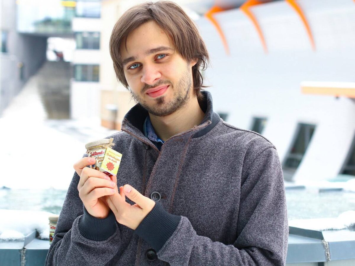 Ondřej Linhart verband Tektanders Reisebericht mit der eigenen kleinen Familienfi rma, die duftende Tees produziert. Foto: Adam Pluhař