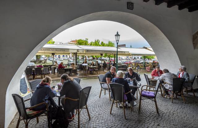 Seit Montag haben in Tschechien die Außenbereiche vo Cafés und Restaurants wieder geöffnet. Foto: ČTK/Hájek Ondřej