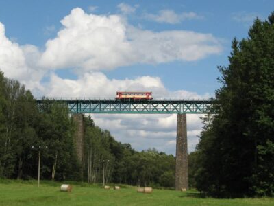 Ein Erlebnis, egal ob von unten oder oben: die Passage auf dem Wölmsdorfer Viadukt. Foto: Felix Bührdel