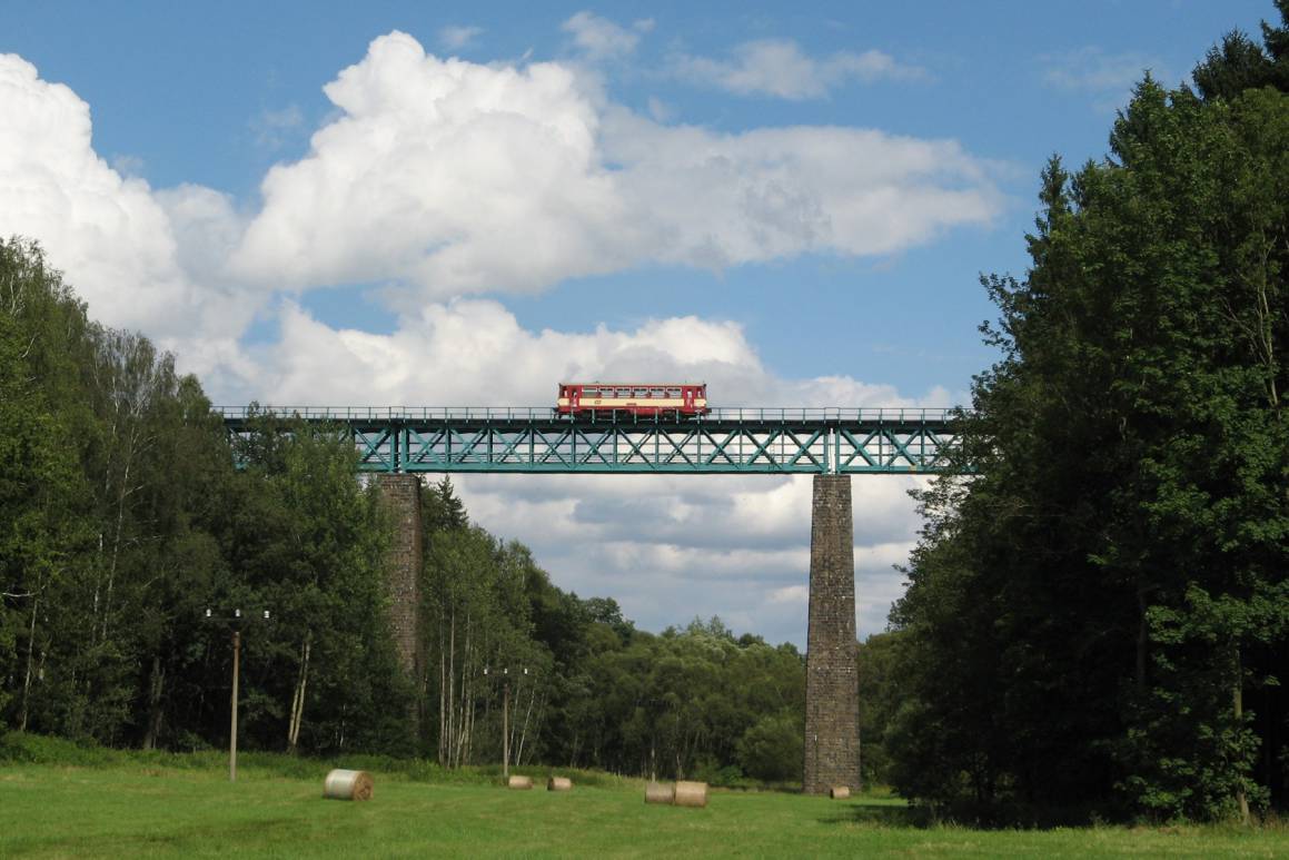Ein Erlebnis, egal ob von unten oder oben: die Passage auf dem Wölmsdorfer Viadukt. Foto: Felix Bührdel
