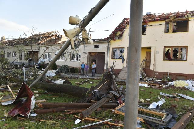 Im Ort Mährisch Neudorf (Moravská Nová Ves) hinterließ ein Tornado schwere Verwüstungen. Foto: ČTK/Šálek Václav