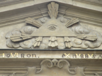 In Prag finden sich an vielen Hausfassaden Symbole der Freimaurer. Foto: Detmar Doering