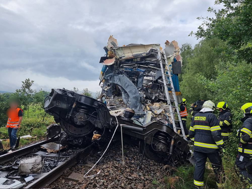 Zugunglück in Südböhmen mit mindestens zwei Toten. Foto: Twitter Feuerwehr Bezirk Pilsen