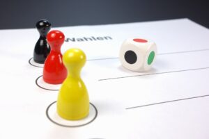 An der Bundestagswahl kann man aus dem Ausland per Briefwahl teilnehmen. Voraussetzung ist die Eintragung im Wählerverzeichnis. Foto: Dirk1981, Briefwahl Bundestagswahl 2017 Postkasten, CC BY-SA 4.0