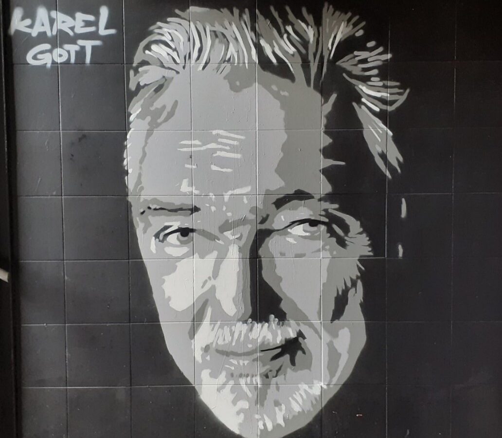 Graffiti mit dem Porträt Karel Gotts in einer Unterführung unweit des Nationalmuseums. Foto: Jonas Klimm