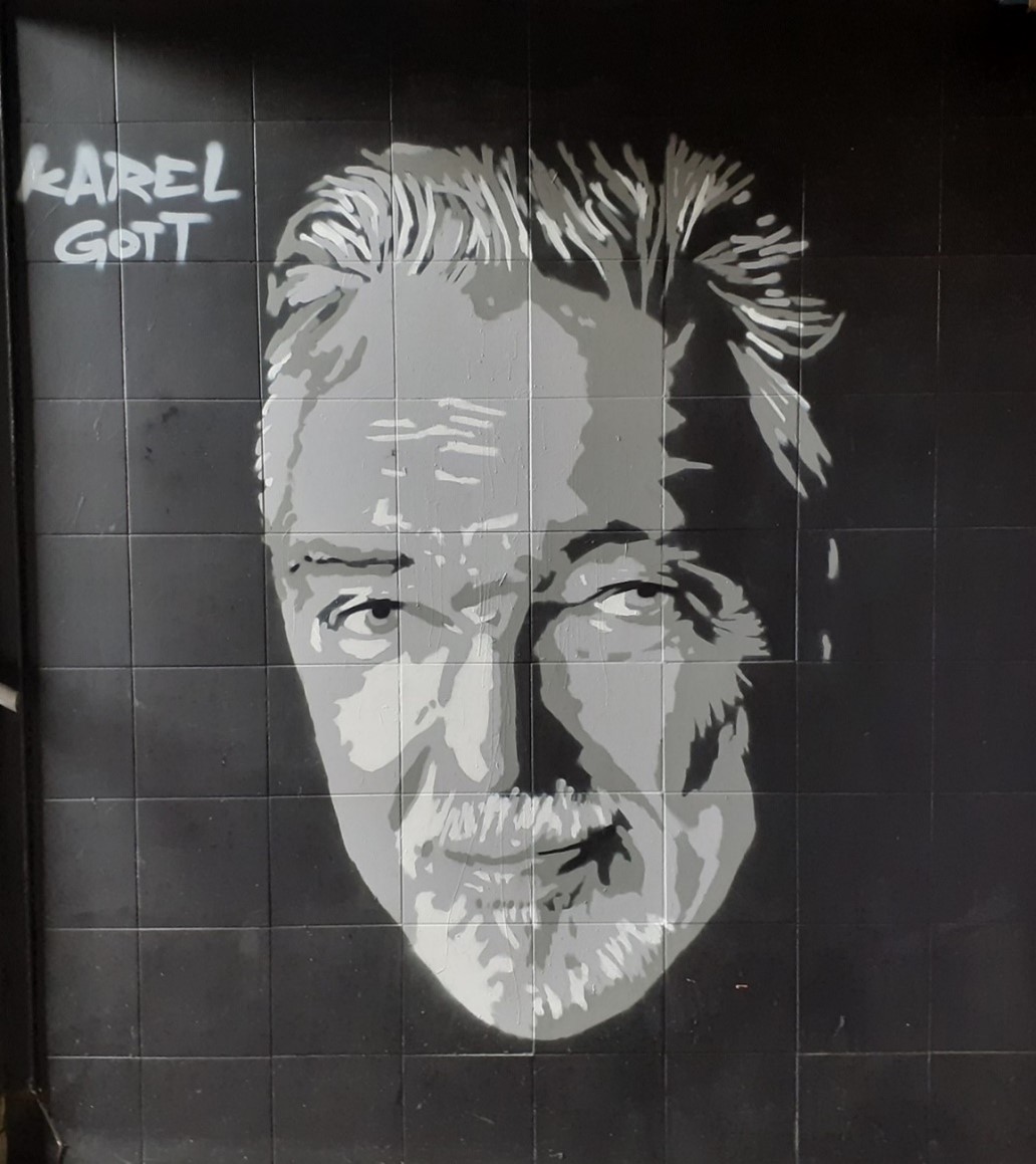 Graffiti mit dem Porträt Karel Gotts in einer Unterführung unweit des Nationalmuseums. Foto: Jonas Klimm