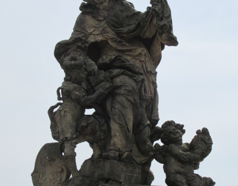 Die Statue der Heiligen Ludmilla auf der Karlsbrücke. Foto: Detmar Doering