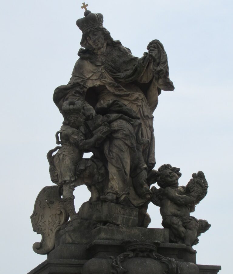 Die Statue der Heiligen Ludmilla auf der Karlsbrücke. Foto: Detmar Doering