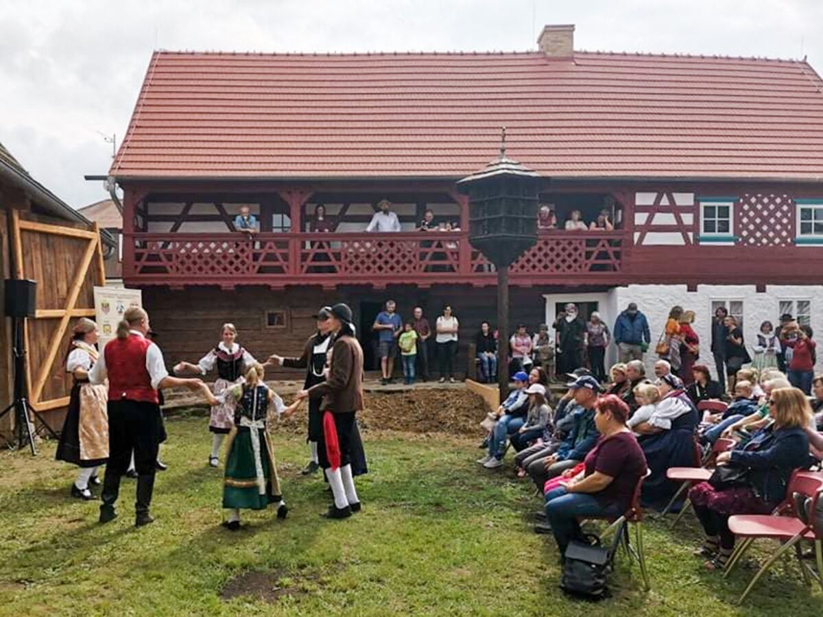Die Målas bei ihrem Auftritt in Miltigau. Foto: Tomáš Leicht.