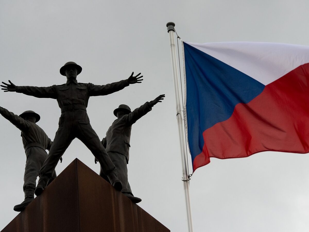 Mahnmal zum Gedenken an die Operation Anthropoid. Foto: Von Francisco Peralta Torrejón - Eigenes Werk, CC BY-SA 4.0, https://commons.wikimedia.org/w/index.php?curid=59807636