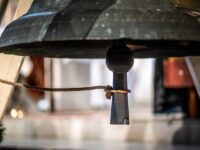 Eine der verschleppten Glocken nach über 70 Jahren wieder in ihrer Heimatkirche im tschechischen Pist (Píšt’). Foto: Michael Bujnovský