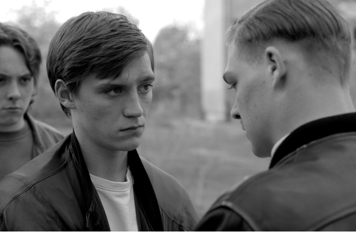 Stefan (Jonas Nay), eine der drei Hauptprotagonisten in „Wir sind jung. Wir sind stark.“ Foto: Galerie Rodulfinum