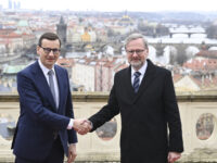 Die Regierungschef Polens und Tschechiens, Mateusz Morawiecki und Petr Fiala, einigten sich im Streit um die Kohlegrube Turów. Foto: ČTK/ ČTK/Kamaryt Michal