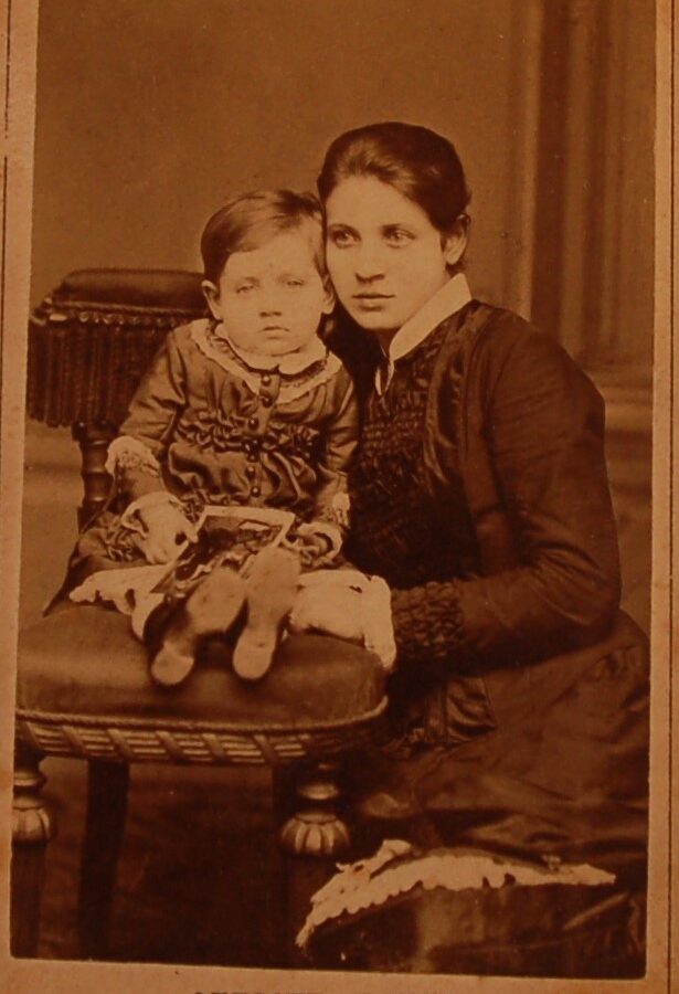 Hanna Zakhari, Leiterin des Begegnungszentrums in Brünn, erinnert sich an eine Geschichte aus ihrer Familie, die beinahe wie ein Märchen klingt. Foto: Archiv Hanna Zakhari