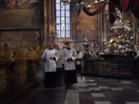 Während der Heiligen Messe im Prager Veitsdom anlässlich der Beisetzung der sterblichen Überreste Karls I. Foto: ČTK/Šulová Kateřina