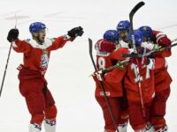 Bejubeln das 4:1 über Deutschland. Tschechiens Eishockey-Nationalmannschaft steht nun im Halbfinale. Foto: ČTK/imago sportfotodienst/IMAGO/Emmi Korhonen