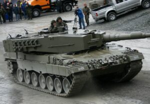 Symbolbild: Ein Leopard-Panzer vom Typ 2A4 des Österreichischen Bundesheers. Foto: böhringer friedrich, Leopard 2A4 Austria 1, CC BY-SA 2.5