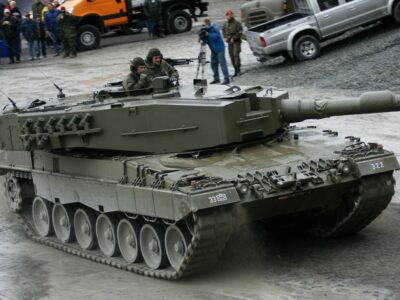 Symbolbild: Ein Leopard-Panzer vom Typ 2A4 des Österreichischen Bundesheers. Foto: böhringer friedrich, Leopard 2A4 Austria 1, CC BY-SA 2.5