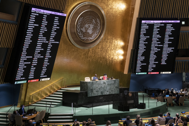 Am 7. April 2022 wurde Russland aus dem UN-Menschenrechtsrat ausgeschlossen (Foto von der Abstimmung). Nun nimmt Tschechien seinen Platz ein. Foto: ČTK/AP/John Minchillo