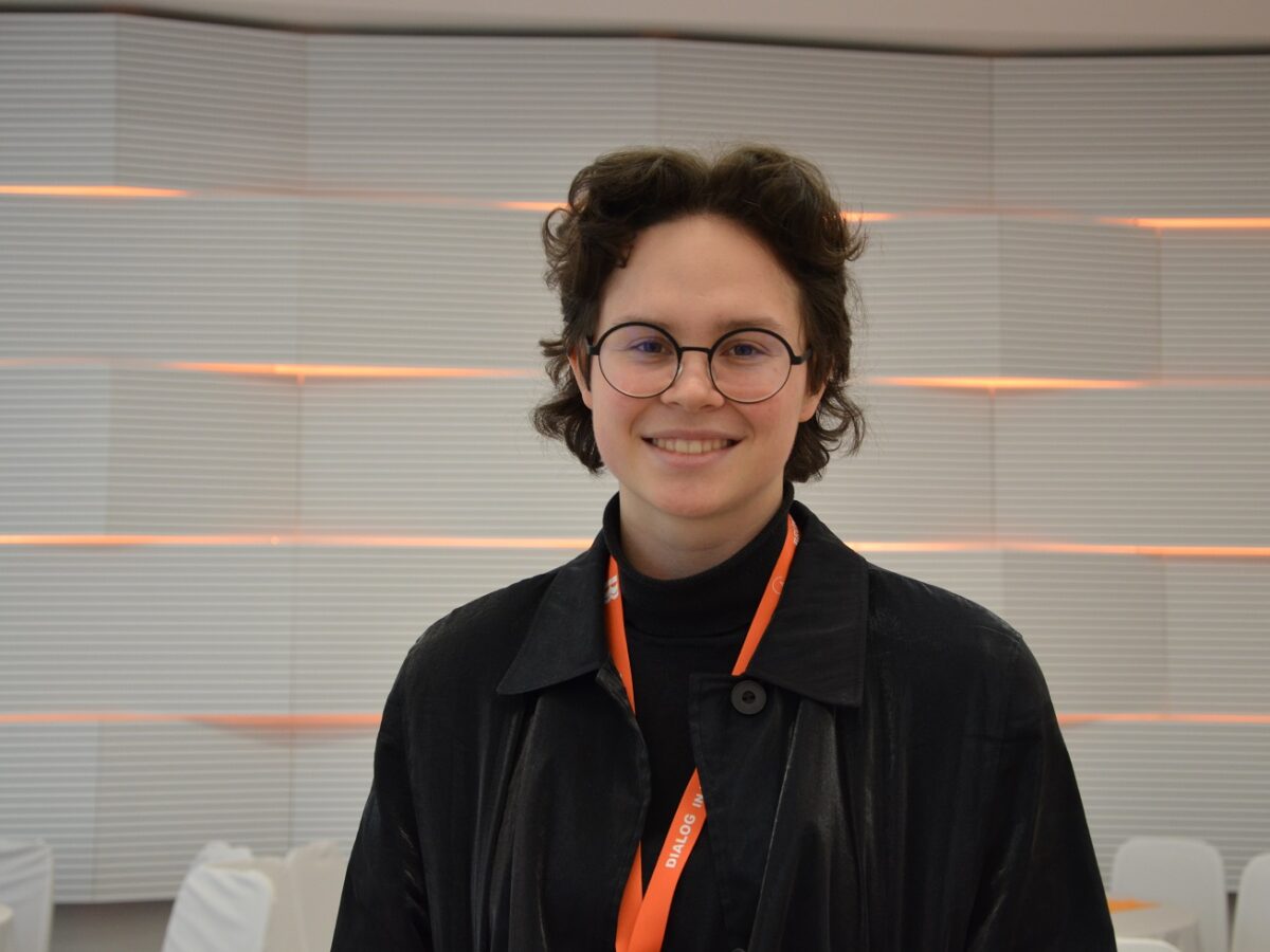 Klára Bělíčková. ist 17 Jahre alt und Schülerin am Prager Gymnasium Na Zatlance. Seit drei Jahren engagiert sie sich bei der Jugend-Umweltbewegung Fridays for Future. Foto: Rebecca Cischek