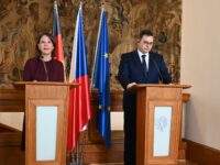 Deutschlands Außenministerin Annalena Baerbock und ihr tschechischer Amtskollege Jan Lipavský bei der gemeinsamen Pressekonferenz am Dienstag, den 26. Juli 2022, in Prag. Foto: Manuel Rommel