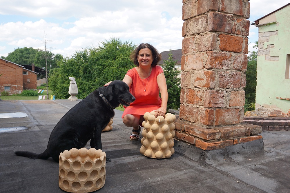 Die Gründerin des Kulturzentrums Lenka Holíková hofft, mit einer Spendenkampagne genug Geld für eine Erneuerung der Brauerei zusammenzubekommen. Foto: Steffen Neumann