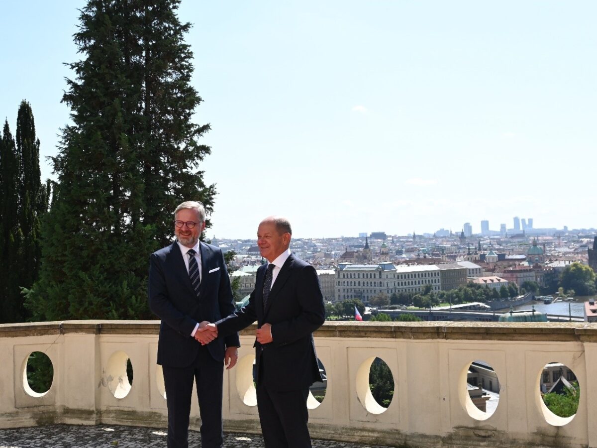 Petr Fiala empfing am Montag Olaf Scholz in der Kramář-Villa. Foto: Madeleine Eisenbarth