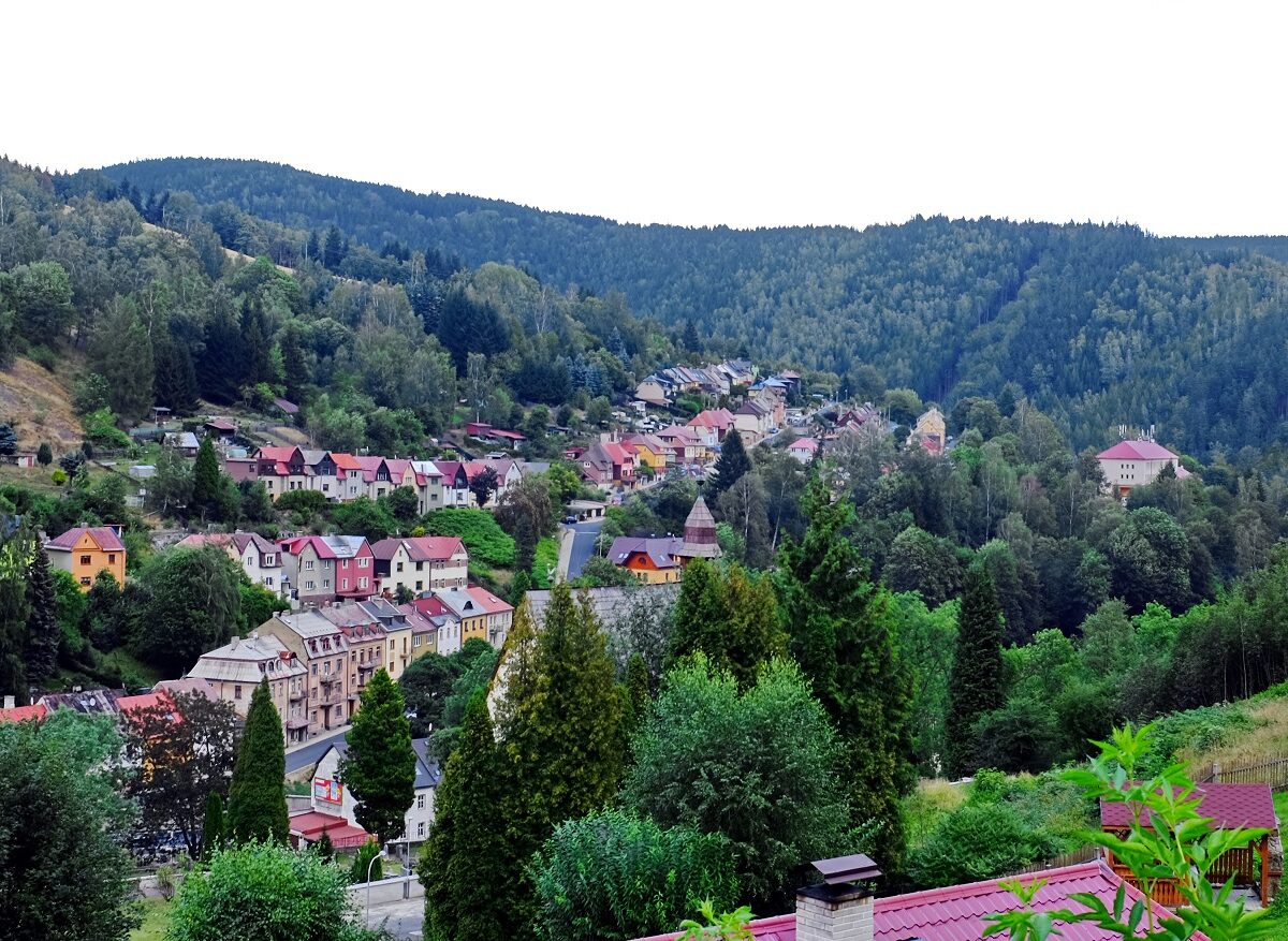 Blick auf Joachimsthal im Erzgebirge. Foto: Wikimedia Commons/ Lubor Ferenc (CC BY-SA 4.0)