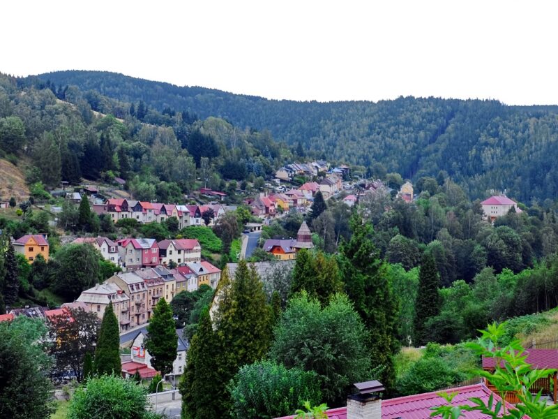 Blick auf Joachimsthal im Erzgebirge. Foto: Wikimedia Commons/ Lubor Ferenc (CC BY-SA 4.0)
