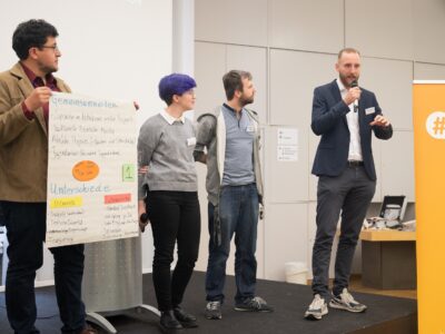 Maximilian Schmidt (rechts), Kulturmanager der Landesversammlung, präsentierte die Ergebnisse eines Workshops. Foto: Junges Netzwerk