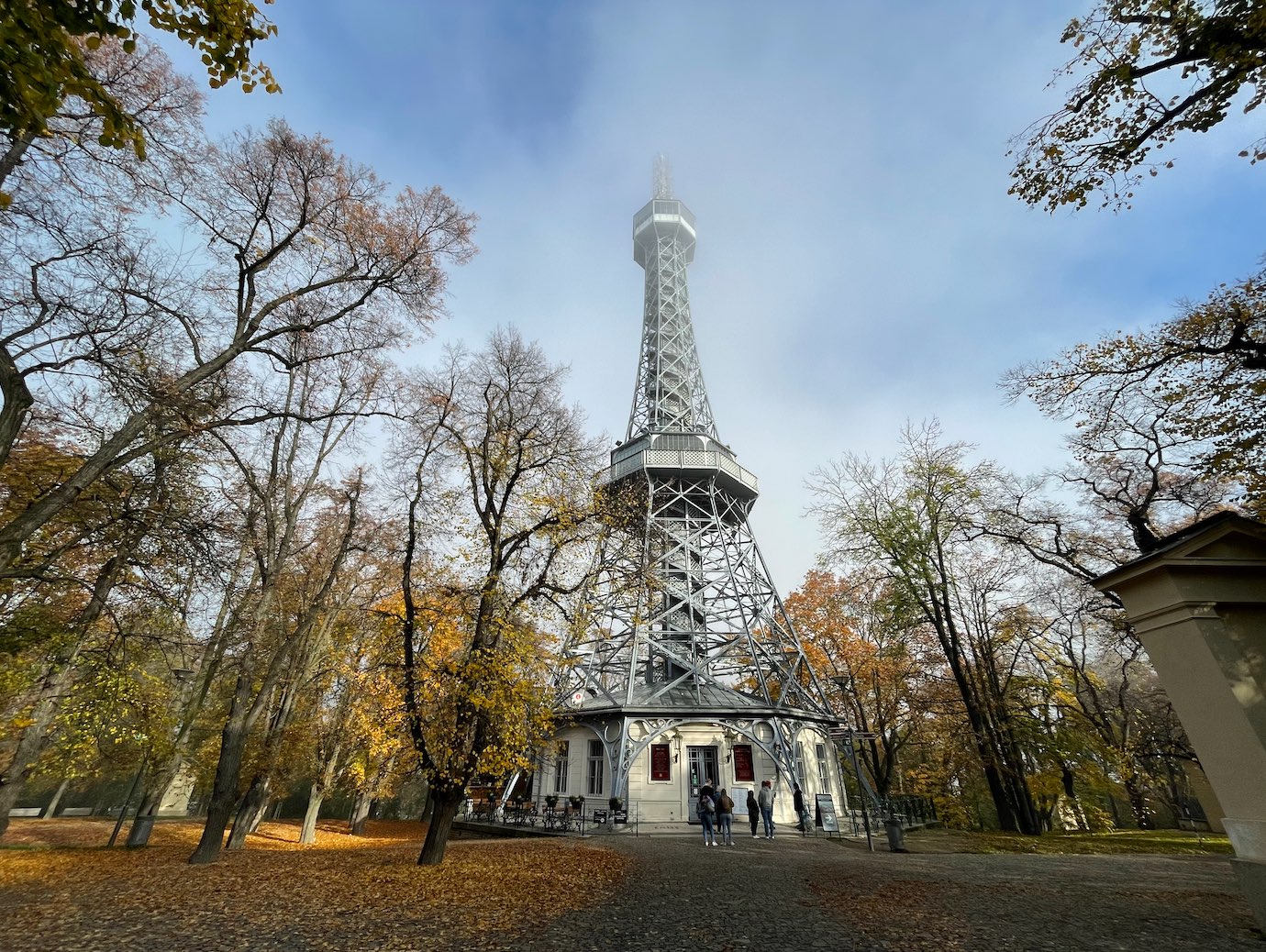 Der Petřín-Aussichtsturm als Abbild des Eiffelturms. Foto: Elena Hormann