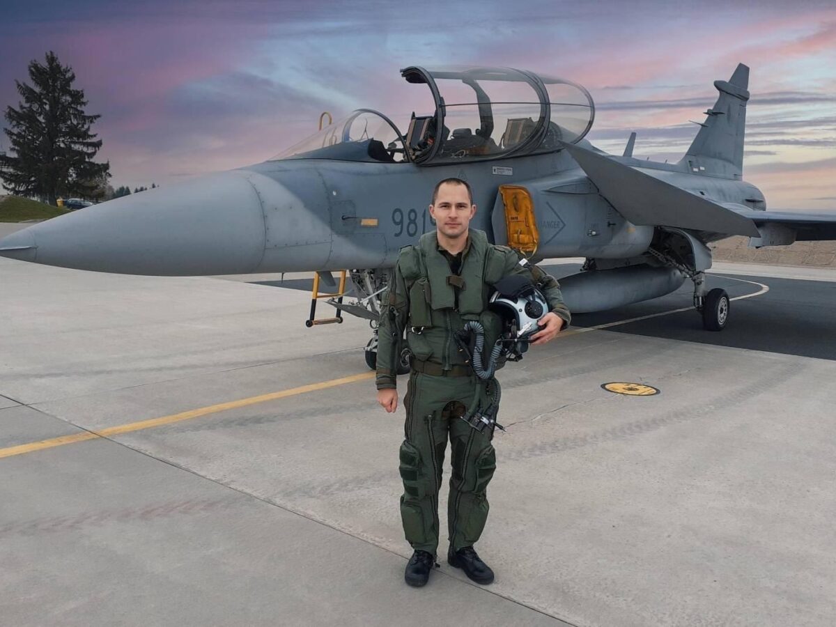 Der Pilot Aleš Svoboda könnte nach Jahrzehnten der erste Tscheche sein, der in den Weltraum fliegt. Foto: Twitter/ Armada ČR