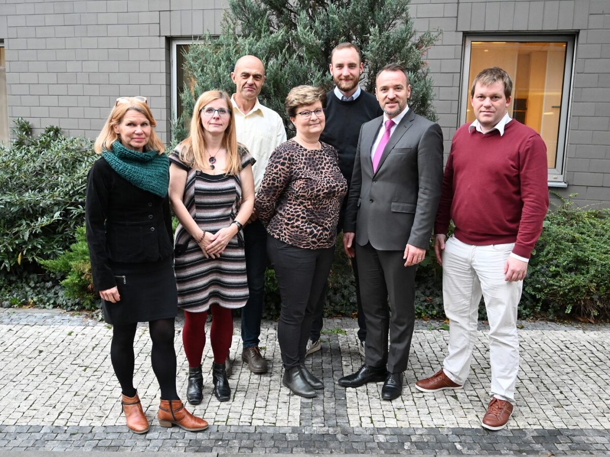 Das neue Präsidium der Landesversammlung in der zehnten Wahlperiode: Petra Laurin, Štěpánka Šichová, Richard Neugebauer, Erika Vosáhlo, Maximilian Schmidt, Martin H. Dzingel, Milan Neužil (v.l.). Foto: Magdalena Moser