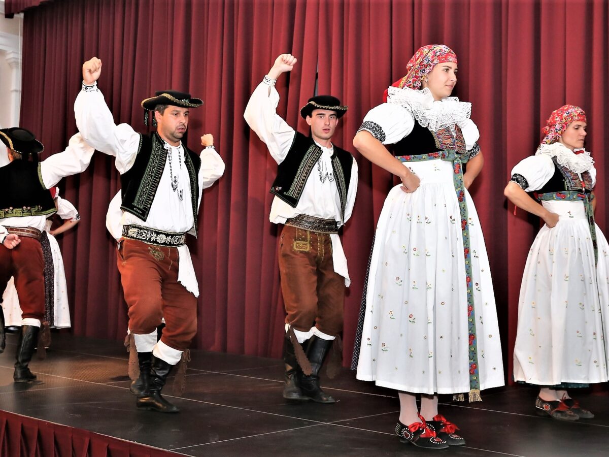 Die Hanakische Tanzgruppe aus Doloplazy bei Olmütz / Foto: Petra Zápecová