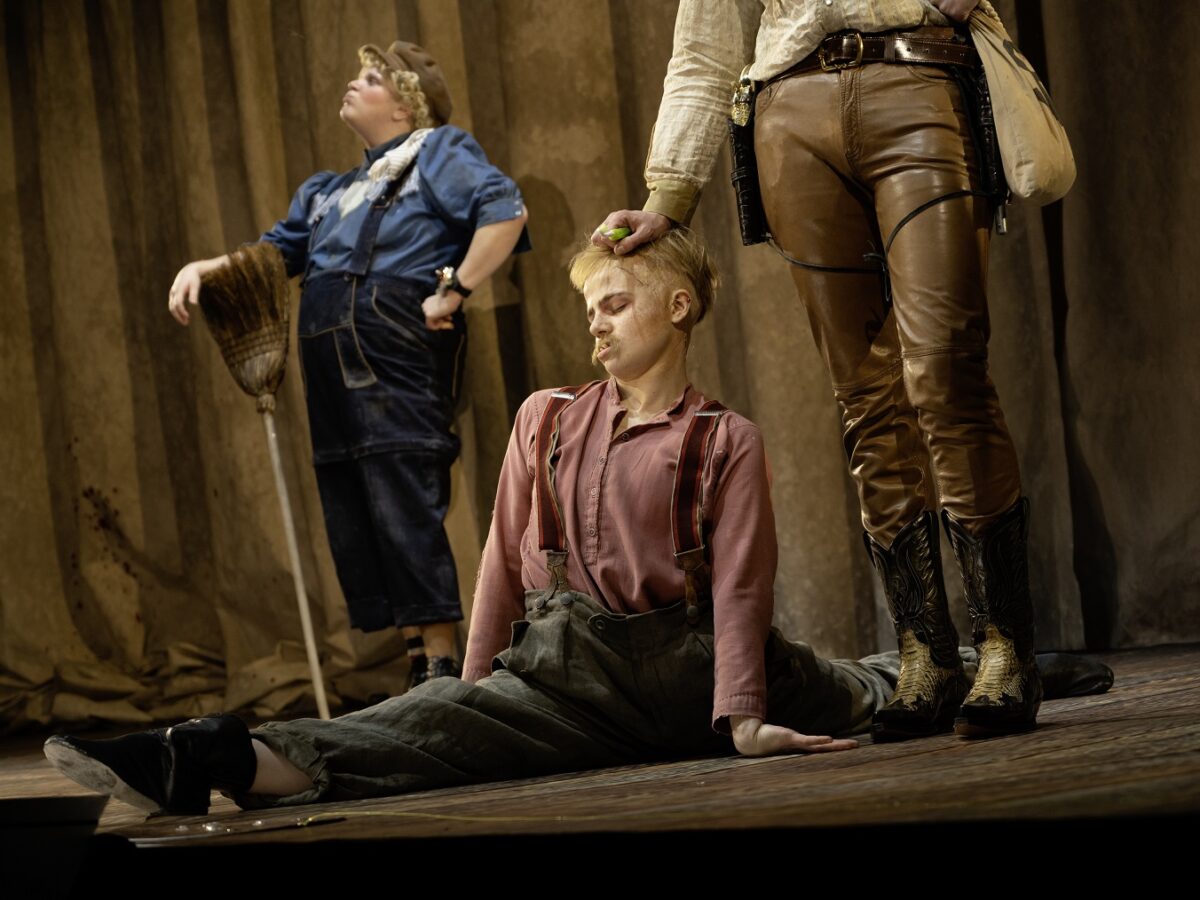 Titelfoto LE 11/2022: JR Berliner Ensemble
