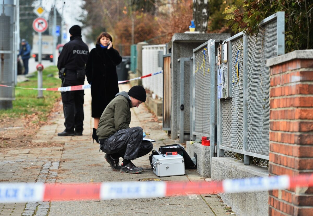 Nachdem im ukrainischen Konsulat in Brünn ein verdächtiges Paket einging, wurde das Gebäude evakuiert. Foto: ČTK / Uhlíř Patrik