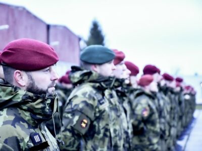 Tschechische Soldaten bereiten sich auf einen Einsatz in der Slowakei vor. Dort befehligte Tschechien eine internationale NATO-Kampftruppe. Foto: Twitter/ Armada ČR, 25.11.2022