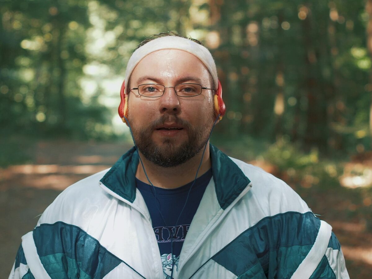Herrmann Mann - gespielt von Regisseur und Drehbuchautor Lars Smekal - hat den drölfzigsten Hochzeitstag vergessen. Foto: Lars Smekal
