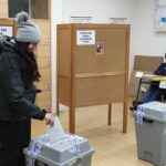 In einem Olmützer Wahllokal während der tschechischen Präsidentschaftswahlen 2023. Foto: Jan Kameníček, 2023 Presidential Elections in Czechia, CC BY-SA 4.0