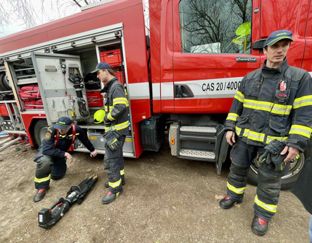 Es gab eine Darbietung von Feuerwehrausrüstung. Credit: Kseniia Pulargina